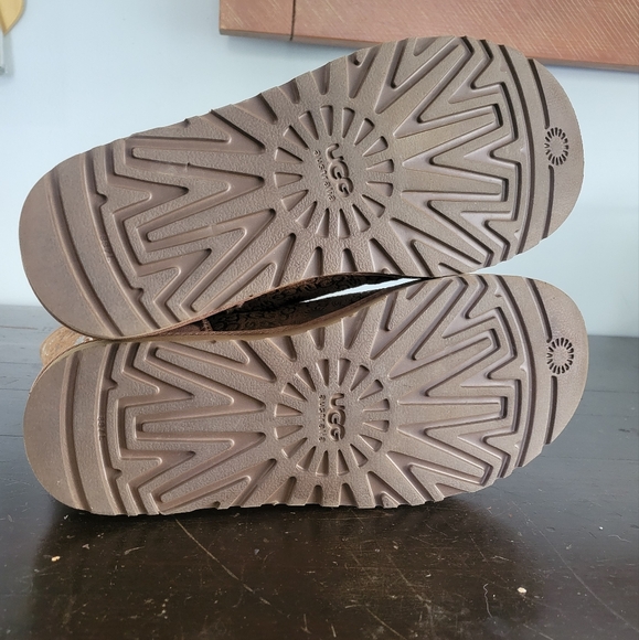 UGG Limited Edition Classic Short Fancy Boots - Picture 3 of 4